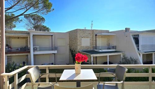 Apartment with Garden View