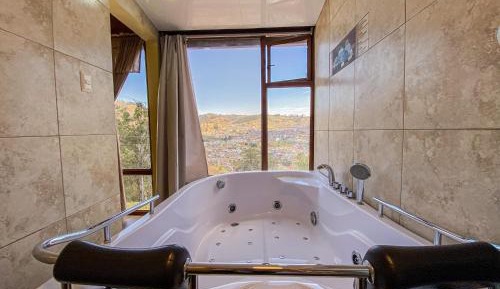 Queen Room with Spa Bath