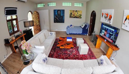 Deluxe King Suite