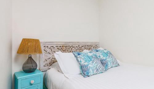 One-Bedroom Apartment with City View