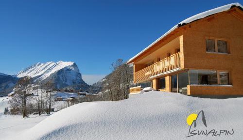 Apartment with Mountain View
