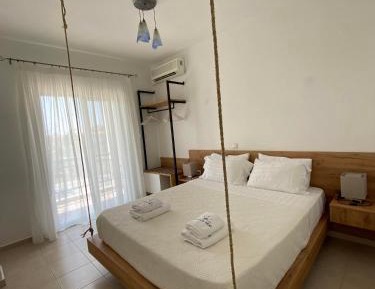 Family Room (2 Adults + 2 Children)