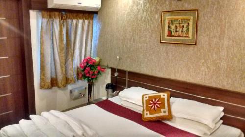 Deluxe One-Bedroom Apartment