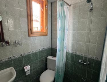 Deluxe Double Room (2 Adults + 1 Child)