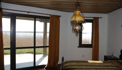 Apartment with Lake View