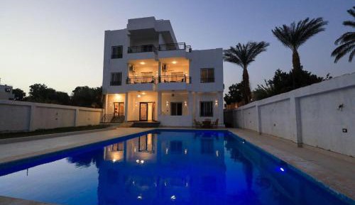 One-Bedroom Apartment with Balcony
