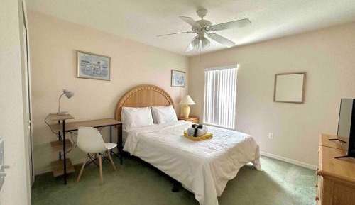 Queen Room with Shared Bathroom