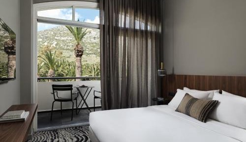 Hotel Family Room with Garden View