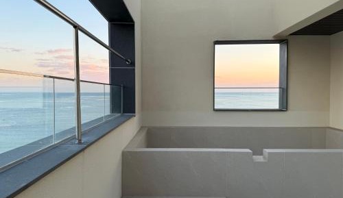 Queen Suite with Sea View