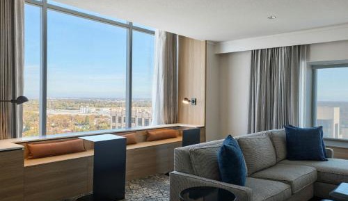 Grand Suite, Club lounge access, 1 King, City view 