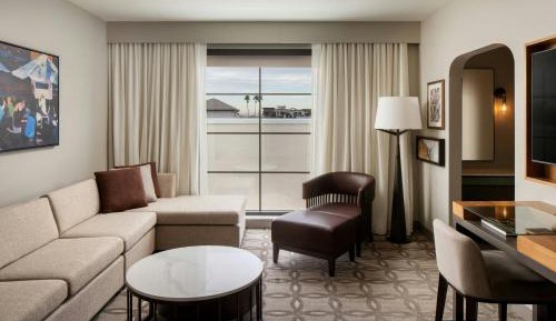 One-Bedroom King Suite with Sofa Bed 