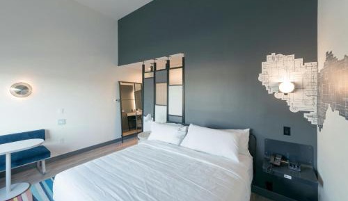Deluxe Corner King Room