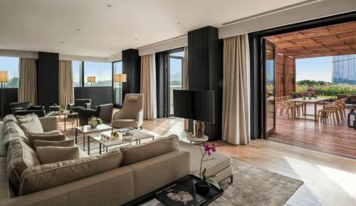 Terrace Suite, 1 Bedroom Larger Suite, 1 King, Liangma River view