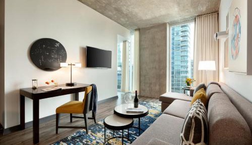 One-Bedroom Queen Suite with City View