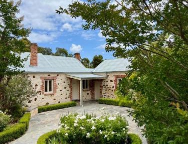 Luxury One-Bedroom Cottage 