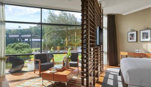 Calton Hill Suite, Garden View, 1 King