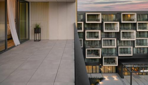 One-Bedroom Premium Suite with Terrace and View