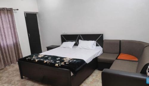 Deluxe Room (2 Adults + 1 Child)