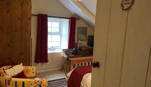 Single Room with Shared Bathroom