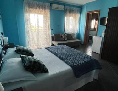 Quadruple Room with Private Bathroom