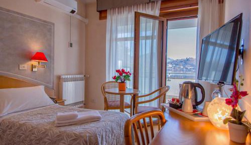 Double or Twin Room with Lake View