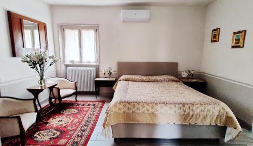 Deluxe One-Bedroom Apartment with Garden View