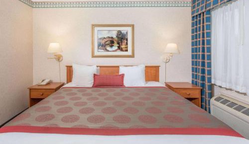 King Room with Jacuzzi - Non-Smoking