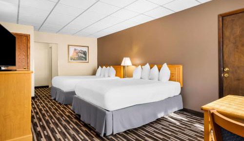 Queen Room with Two Queen Beds - Second Floor/Non-Smoking