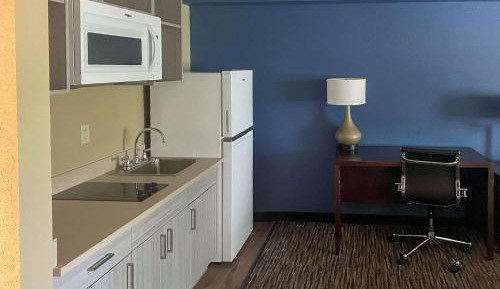 Efficiency King Suite- Non-Smoking
