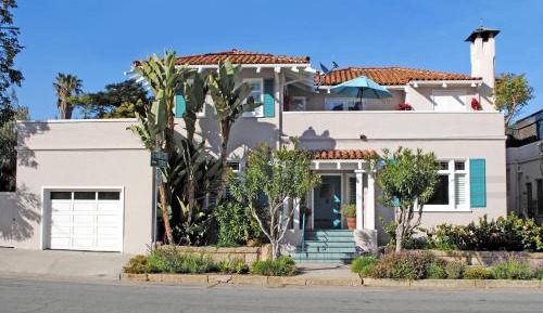Three-Bedroom Holiday Home 