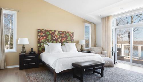 King Suite with Living Room-Oriole