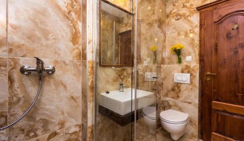 Double Room with Balcony and Private Bathroom