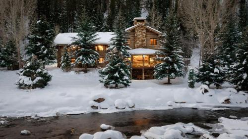 Eight-Bedroom Holiday Home