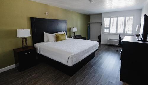 Standard King Room