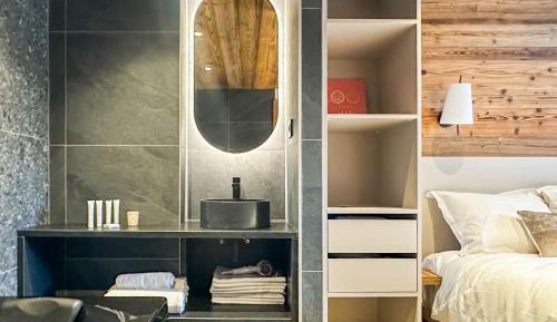 Two-Bedroom Apartment with Mountain View