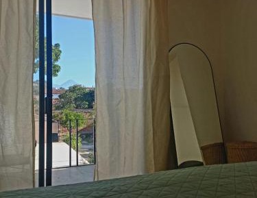 Standard Twin Room with Mountain View