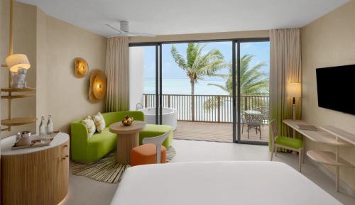 Mirage Panoramic Room with Jacuzzi King