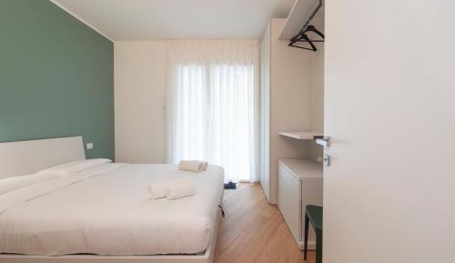 Superior One-Bedroom Apartment with Balcony