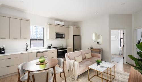 Three-Bedroom Deluxe Apartment