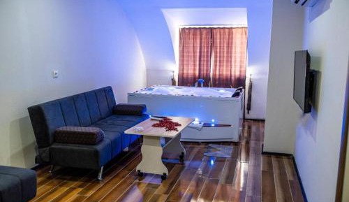 Deluxe Suite with Spa Bath