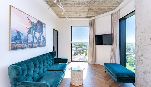 One-Bedroom Apartment with View