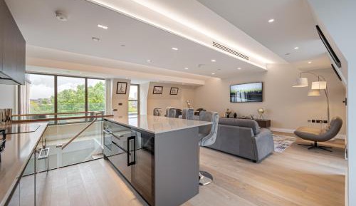 Two-Bedroom Deluxe Apartment with Balcony
