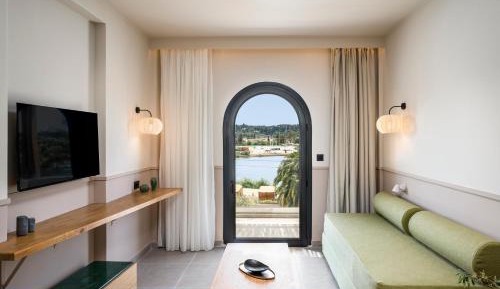 Deluxe Suite with Private Pool & Sea View