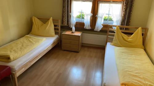 Standard Twin Room with Shared Bathroom