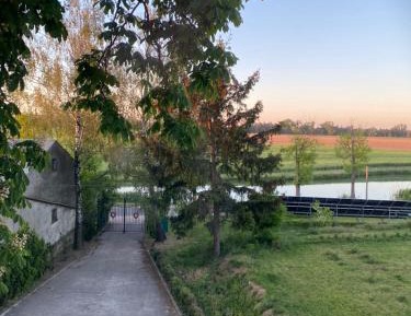 Deluxe Room (2 Adults + 1 Child)