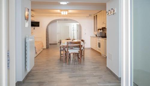 One-Bedroom Deluxe Apartment