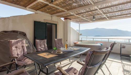 Four bedroom holiday home 