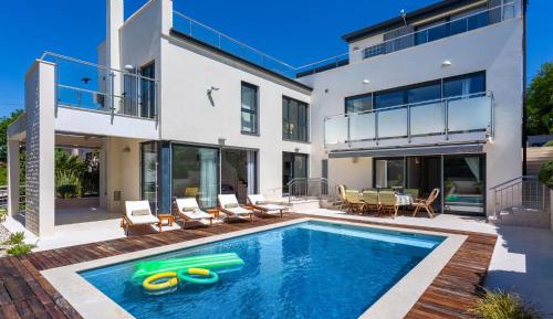 Six-Bedroom Holiday Home