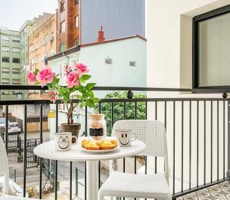 Four-Bedroom Deluxe Apartment