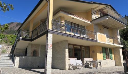 Ground Floor Apartment with Lake View